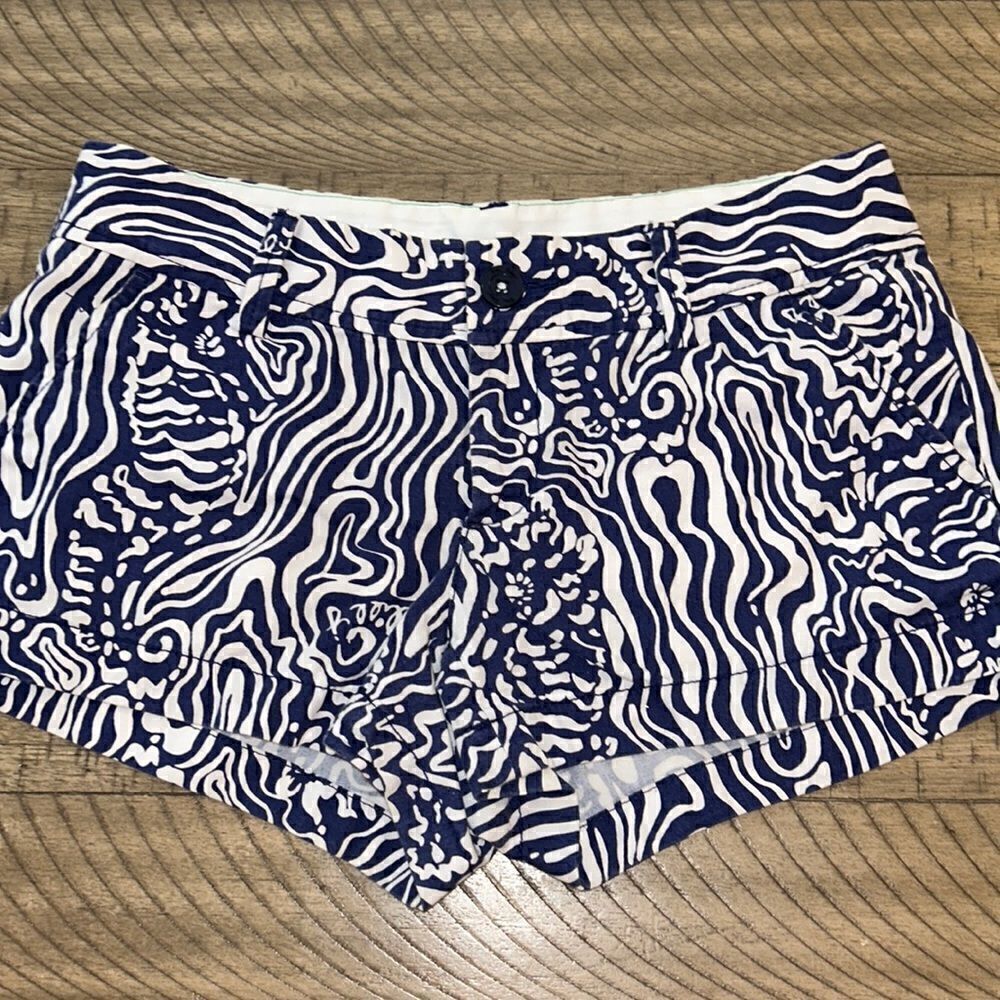 Lilly Pulitzer Hidden Waves 🌊 🌊 Walsh Shorts 🩳 for beach 🐚 🏖️ ready to ✈️